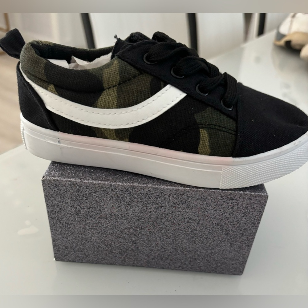 Highland Outfitters Youth Size 13 Canvas